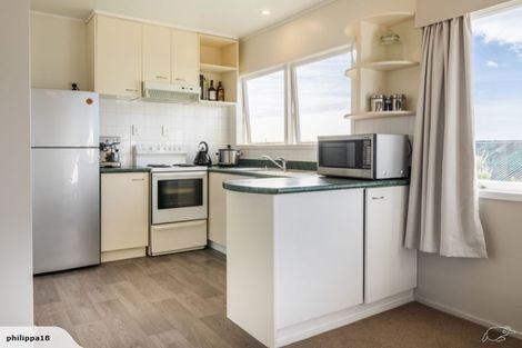 Photo of property in 21a Cleve Road, Green Bay, Auckland, 0604