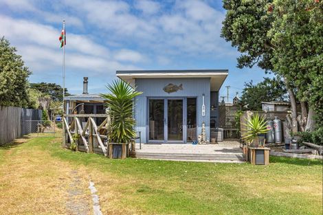 Photo of property in 13 Koputara Road, Himatangi Beach, Foxton, 4891