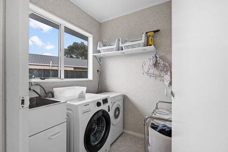 Photo of property in 105 Hillcrest Drive, Kelvin Grove, Palmerston North, 4414