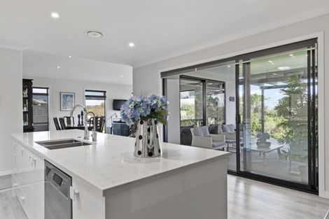 Photo of property in 7 Ashwood Grove, Omokoroa, 3114