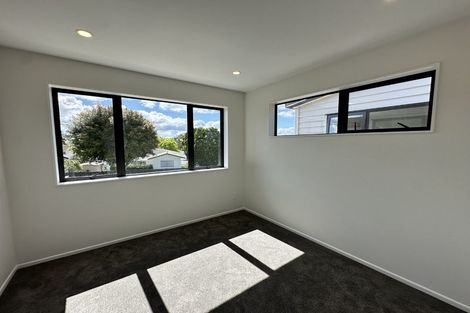 Photo of property in 2b Van Dyke Place, West Harbour, Auckland, 0618