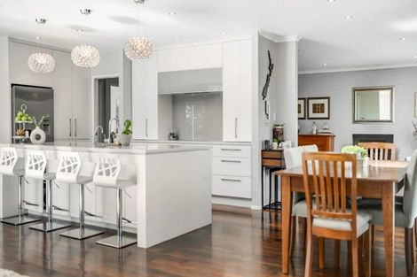 Photo of property in 11 Holly Way, Sunnyhills, Auckland, 2010