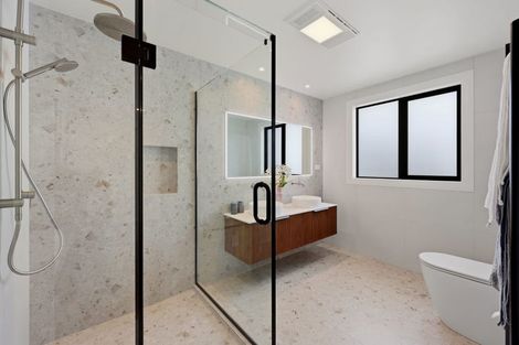 Photo of property in 6a Gulf Crest, Bucklands Beach, Auckland, 2012