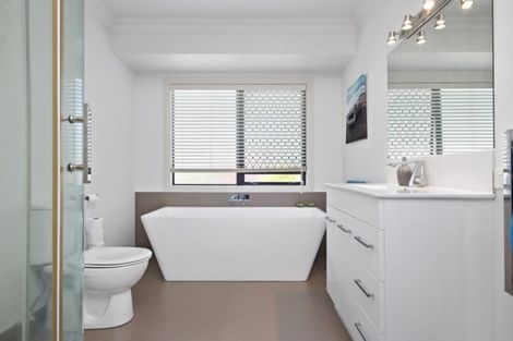 Photo of property in 34 Intrepid Crescent, Beachlands, Auckland, 2018