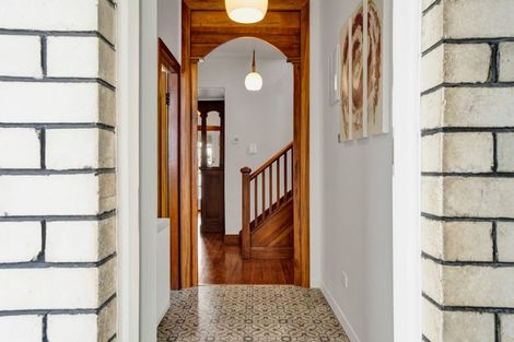 Photo of property in 19 Baring Terrace, Strandon, New Plymouth, 4312