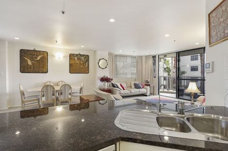 Photo of property in 1a/171 Hurstmere Road, Takapuna, Auckland, 0622