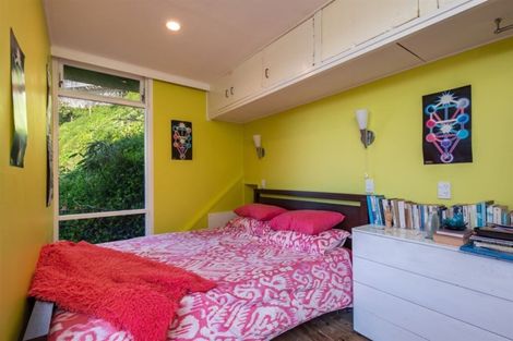 Photo of property in 33 Harbour View Road, Northland, Wellington, 6012