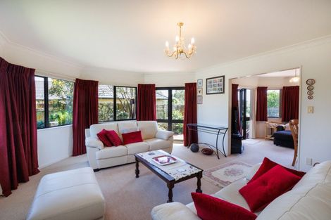 Photo of property in 7 Jasmine Place, Fitzherbert, Palmerston North, 4410