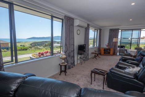 Photo of property in 31 Eagles Way, Cable Bay, 0420