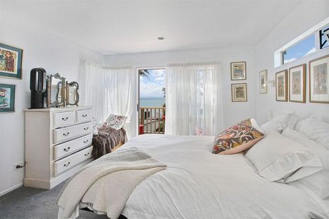 Photo of property in 28 Crispe Road, Clarks Beach, 2122