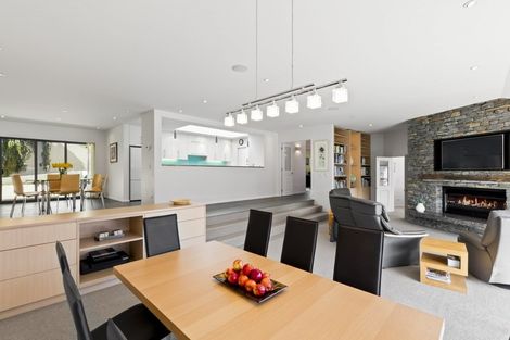 Photo of property in 5 Milward Place, Kelvin Heights, Queenstown, 9300