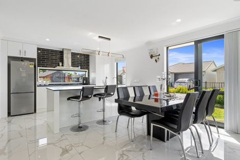 Photo of property in 90 Hills View Drive, Papamoa, 3118