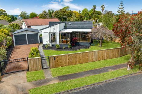 Photo of property in 1 Oakmont Place, Wattle Downs, Auckland, 2103