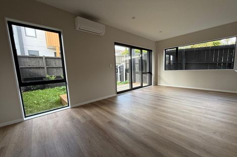 Photo of property in 16 Don Oliver Lane, Glen Eden, 0602