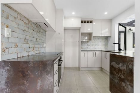 Photo of property in 1/11 Bronzewing Terrace, Unsworth Heights, Auckland, 0632