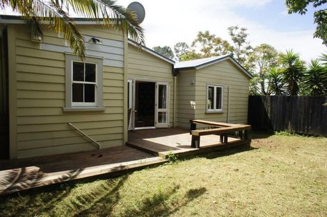 Photo of property in 2/42c Schnapper Rock Road, Schnapper Rock, Auckland, 0632