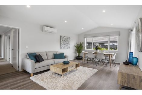 Photo of property in 5 Flavell Drive, Orewa, 0931