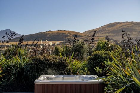 Photo of property in 60 Cunninghams Drive, Jacks Point, Queenstown, 9371
