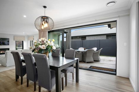 Photo of property in 14 Ruge Court, Cambridge, 3434