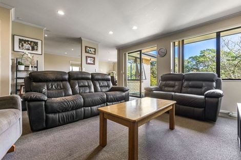 Photo of property in 31 Condor Place, Unsworth Heights, Auckland, 0632