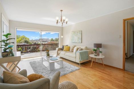 Photo of property in 24 Manhattan Heights, Glendene, Auckland, 0602