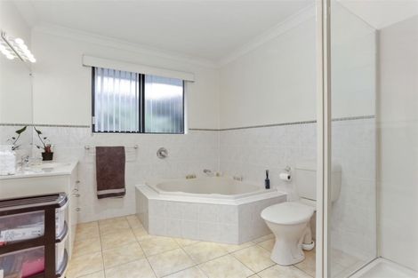 Photo of property in 7 Hercules Drive, Henderson, Auckland, 0612
