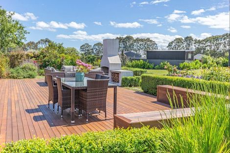 Photo of property in 205 Muhunoa Road East, Ohau, Levin, 5570