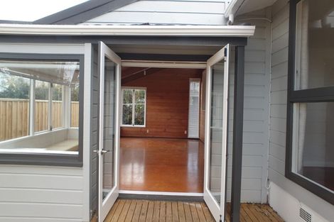 Photo of property in 56 Woodstock Road, Forrest Hill, Auckland, 0620