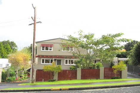 Photo of property in 6 Marine Parade, Mellons Bay, Auckland, 2014