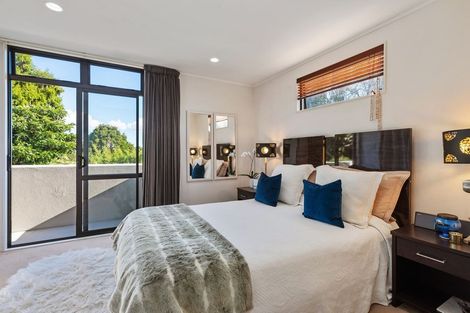 Photo of property in 2/222 Forrest Hill Road, Forrest Hill, Auckland, 0620