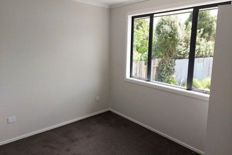 Photo of property in 5 Rewarewa Way, Timberlea, Upper Hutt, 5018