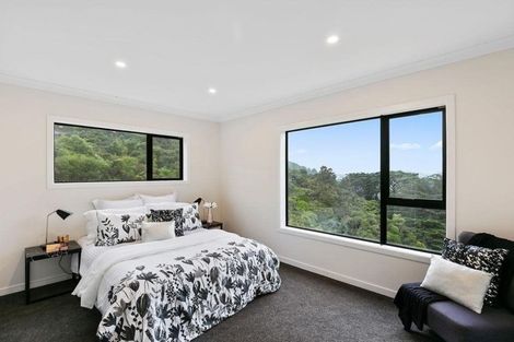 Photo of property in 6 Pihipihi Way, Crofton Downs, Wellington, 6035