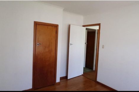 Photo of property in 32 Raleigh Road, Northcote, Auckland, 0627