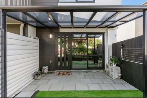 Photo of property in 2/4 Harry Ward Place, Henderson, Auckland, 0610