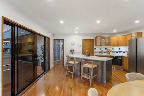 Photo of property in 1/52 Masterton Road, Rothesay Bay, Auckland, 0630