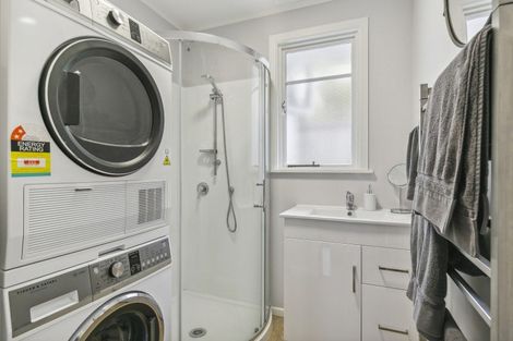 Photo of property in 15 Link Road, Newlands, Wellington, 6037