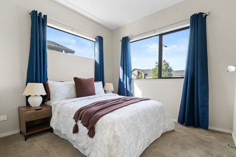 Photo of property in 10 Twin Parks Rise, Papakura, 2110