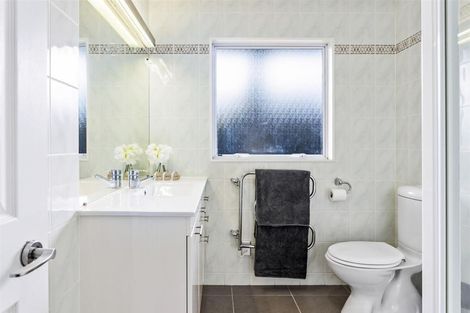 Photo of property in 26 Bernleigh Terrace, West Harbour, Auckland, 0618