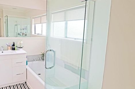 Photo of property in 4a Redoubt Road, Goodwood Heights, Auckland, 2105