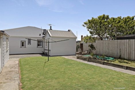 Photo of property in 5 Te Wharepouri Street, Berhampore, Wellington, 6023