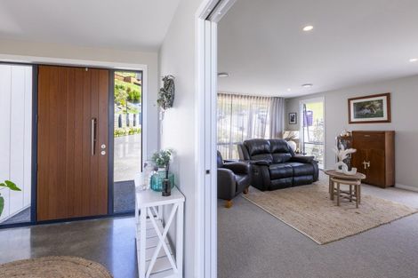 Photo of property in 75 Oak Road, Poraiti, Napier, 4112