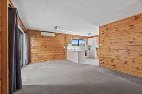 Photo of property in 2/33 Woodstock Road, Forrest Hill, Auckland, 0620