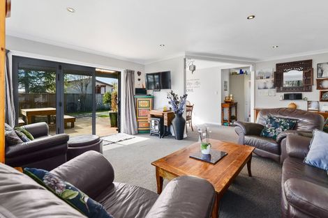 Photo of property in 32 Willow Avenue, Hannahs Bay, Rotorua, 3010