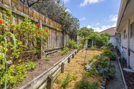 Photo of property in 16 Weggery Drive, Waikanae Beach, Waikanae, 5036