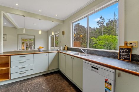 Photo of property in 10 Hobbs Road, Matakatia, Whangaparaoa, 0930