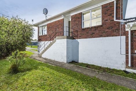 Photo of property in 1/15 Roberts Avenue, Bayswater, Auckland, 0622