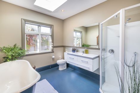 Photo of property in 92 Martin Avenue, Beckenham, Christchurch, 8023