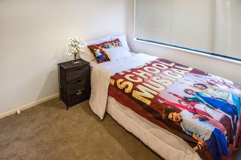 Photo of property in 2/20 Hutchinsons Road, Bucklands Beach, Auckland, 2014