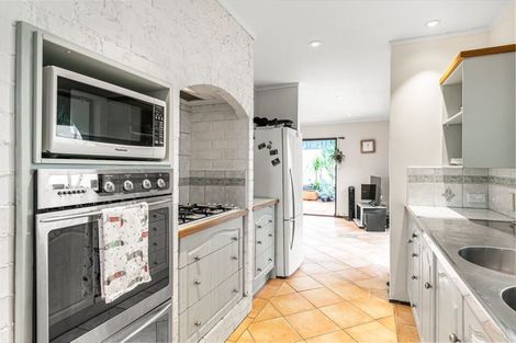 Photo of property in 3/2 Beach Road, Castor Bay, Auckland, 0620