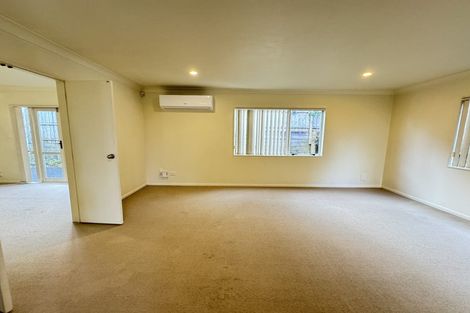 Photo of property in 4 Highgrove Lane, Totara Vale, Auckland, 0632